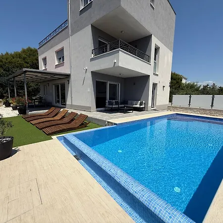 Modro Nebo Villa *