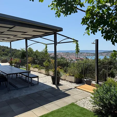 Villa Modro Nebo
